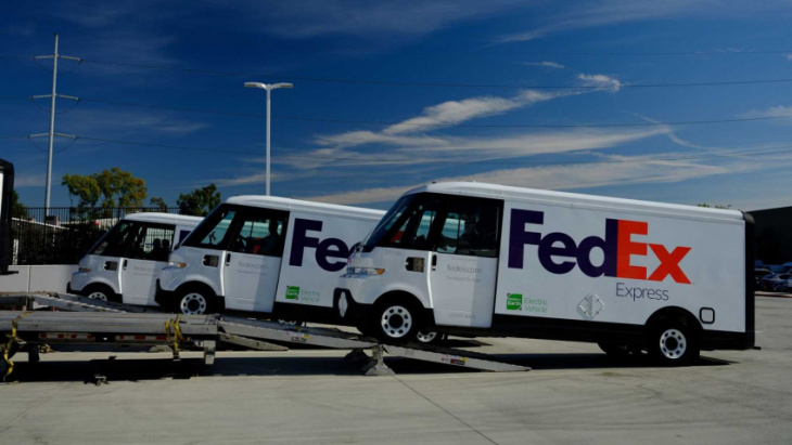 gm's brightdrop delivers first ev600 electric vans to fedex