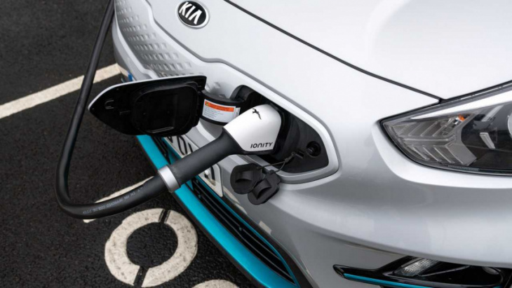 uk government reduces electric car subsidy
