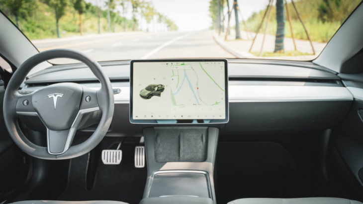 tesla to roll out ota update to address infotainment system display issue