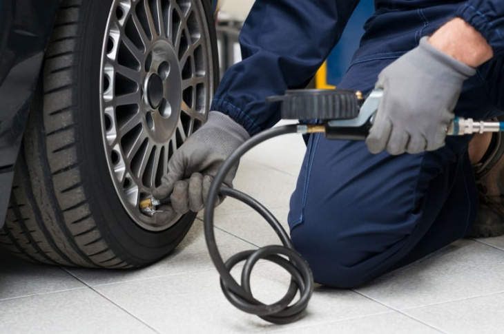 keep your vehicle running with this car tune up checklist