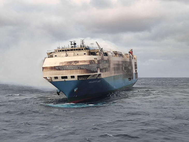 is it safe to ship thousands of electric cars on big ships?