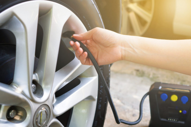 10 best portable tire inflators [buying guide]