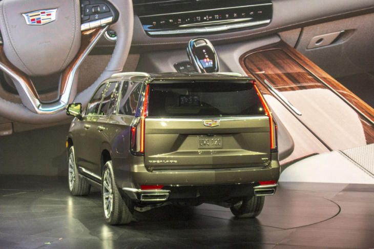 the 2021 cadillac escalade is presented to the world