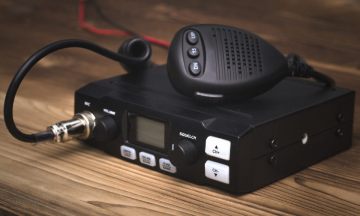 10 best cb radios for your vehicle [buying guide]