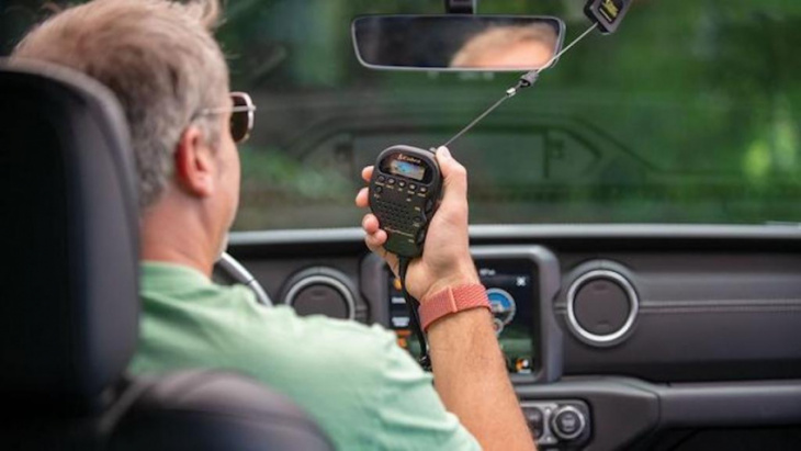 10 best cb radios for your vehicle [buying guide]