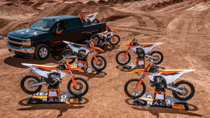 ktm updates four-stroke and two-stroke sx models for 2023