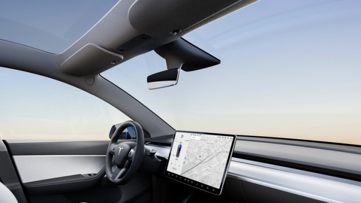 tesla driver monitoring doesn’t prevent distracted driving, consumer reports says