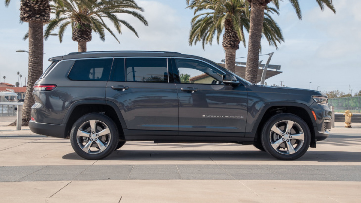 2022 jeep grand cherokee l interior review: luxurious, not quite user-friendly