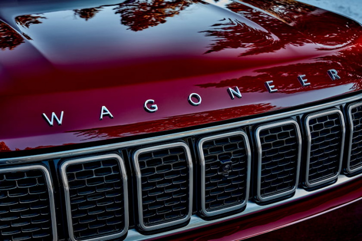 try not to laugh at this wonky wagoneer badge