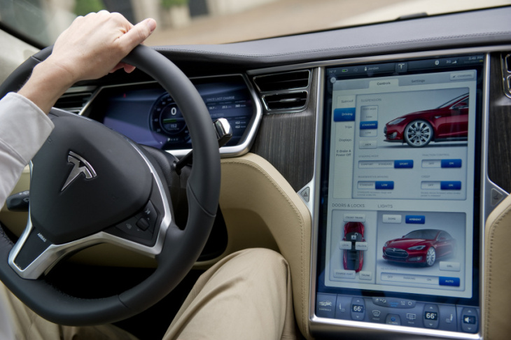 tesla recalls 130,000 u.s. vehicles over touchscreen safety issue