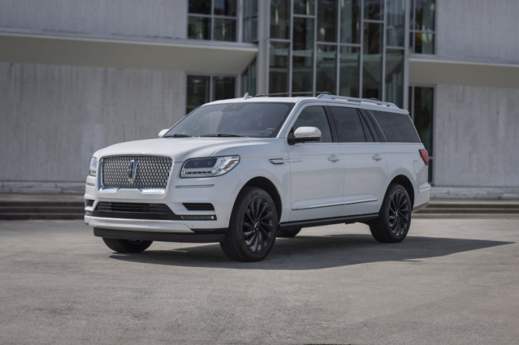 lincoln offers new packages, tech on top dog 2020 navigator