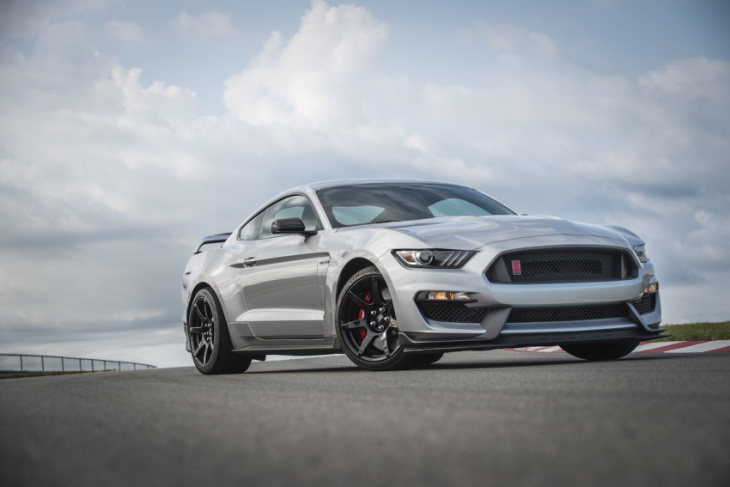 ford tweaks mustang shelby gt350r for 2020