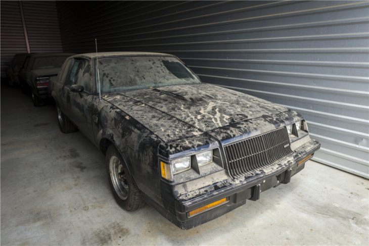 pair of almost-new buick grand national twins up for auction