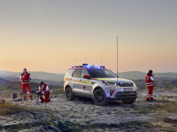 land rover builds special discovery for red cross emergency response