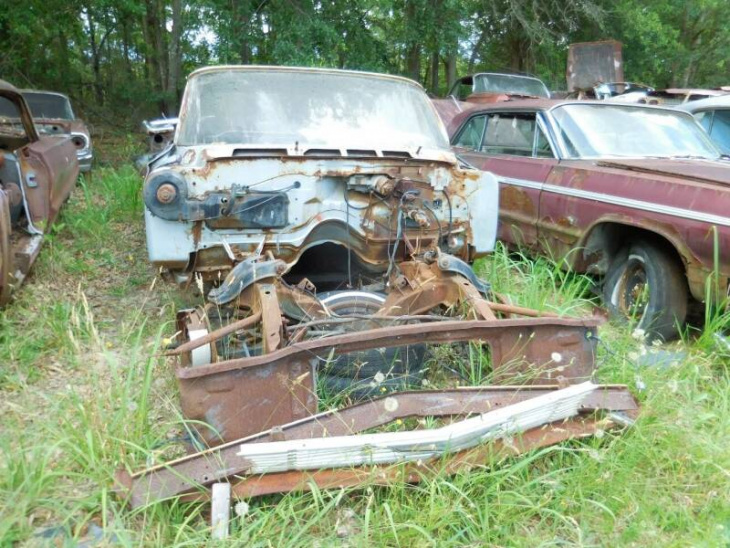 this junkyard 1961 chevrolet impala looks tragic, still wants another chance
