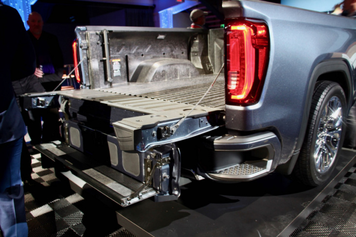 android, gmc reveals 2019 sierra with world's first carbon fibre bed