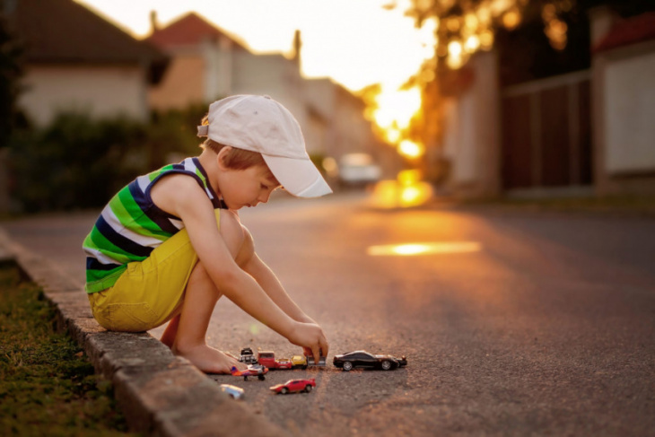 10 best toy cars for kids this holiday season [buying guide]