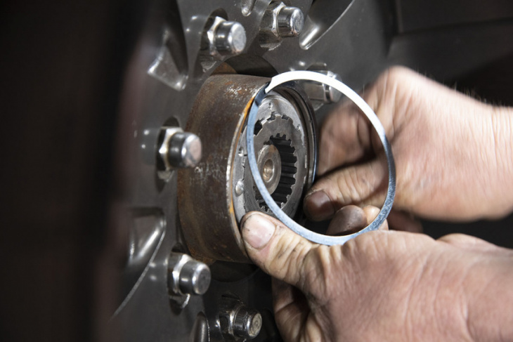 how to, how to replace manual locking hubs