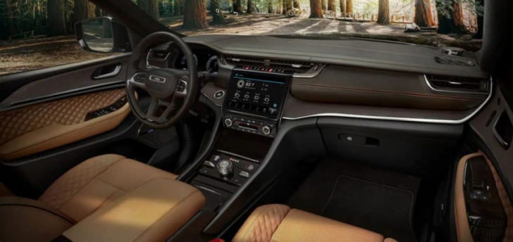 the 2022 jeep grand cherokee l interior is luxurious but lacking