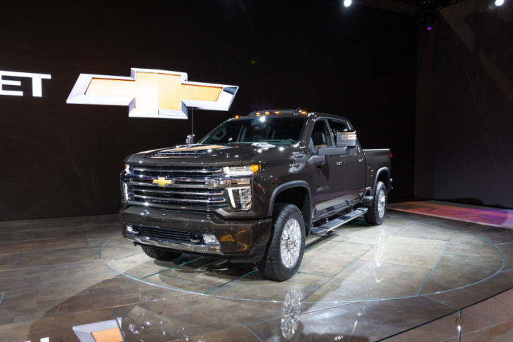 chevrolet reveals stronger, more powerful hd pickups
