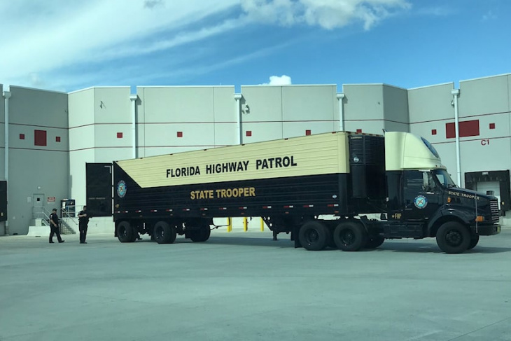 florida cops are using a semi truck to enforce traffic laws