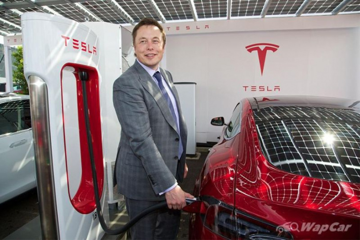 pm ismail invites tesla to invest in malaysia, while musk enjoys kopiko in indonesia