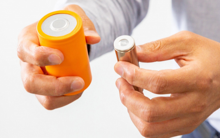 panasonic develops prototype battery for tesla, lower production costs