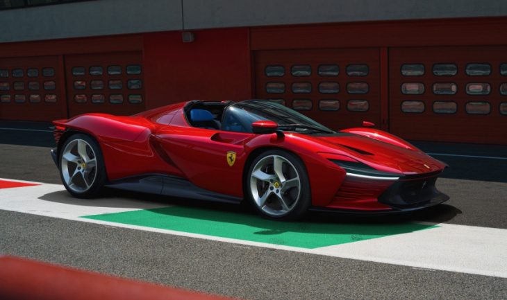 ferrari unveils third icona vehicle with 618kw sp3 daytona
