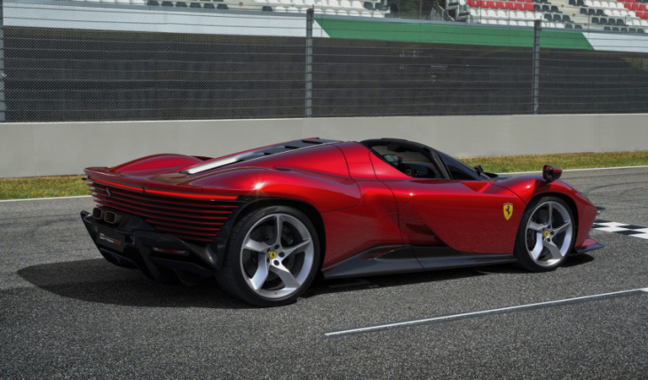 ferrari unveils third icona vehicle with 618kw sp3 daytona