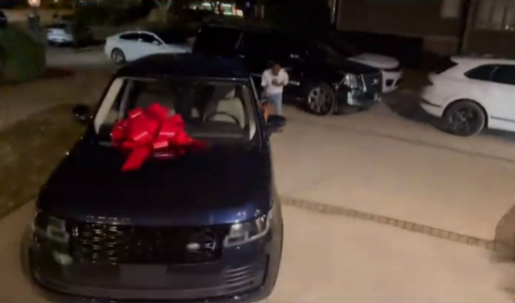 rapper polo g gifts his 16-year-old brother, trench baby, a 2022 range rover for christmas