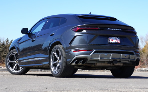 review: 16 reasons to save up for a lamborghini urus