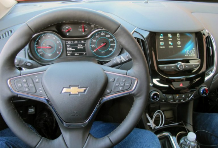 android, chevrolet hatches a new cruze model