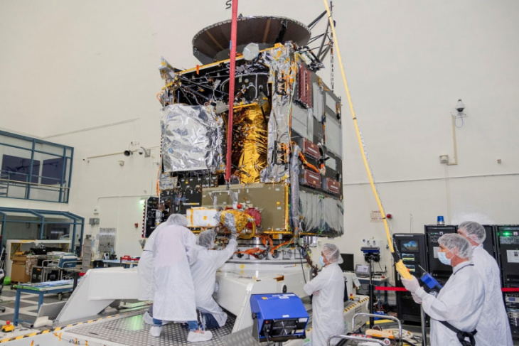 nasa's spacecraft prepares for a memorable journey to a strange metallic asteroid