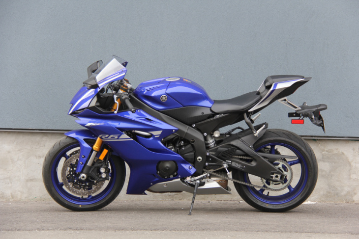 2017 yamaha yzf-r6 review