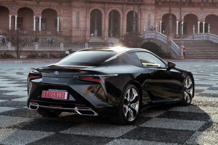 lexus wows with new flagship, the lc 500/500h coupe