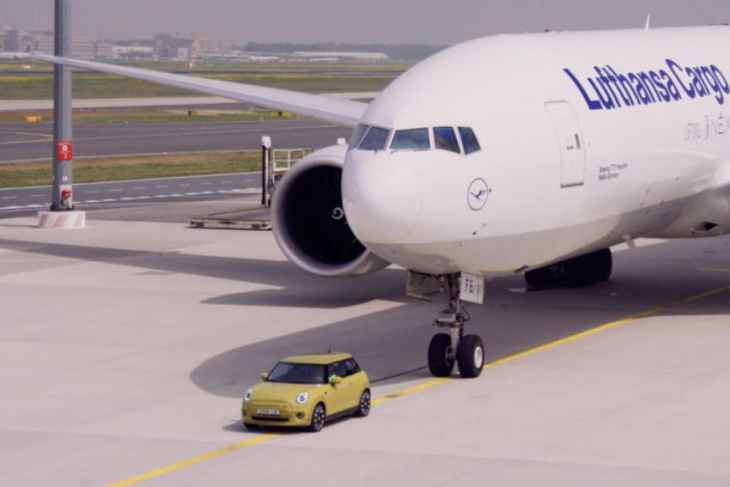 video: watch mini electric tow a plane in new teaser