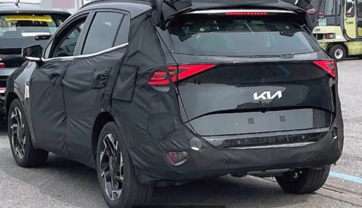 2022 kia sportage spotted, rear-end design revealed (video)