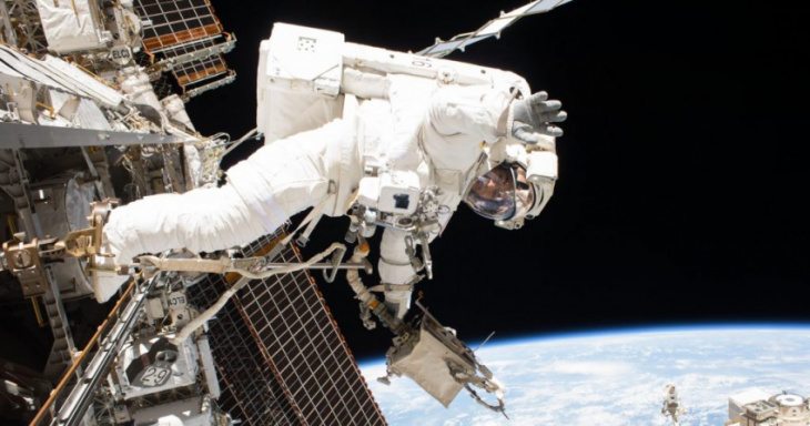 spacex ready to begin training astronauts for first private spacewalk