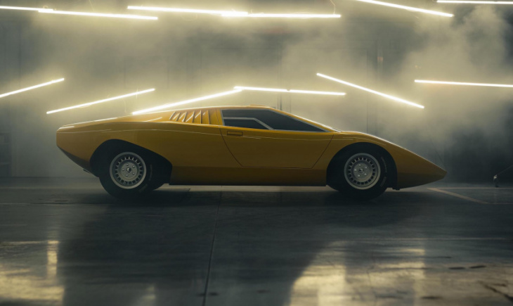 lamborghini reconstructs first countach lp-500 concept from 1971