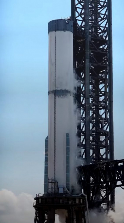 spacex’s repaired starship booster survives back-to-back cryoproof tests