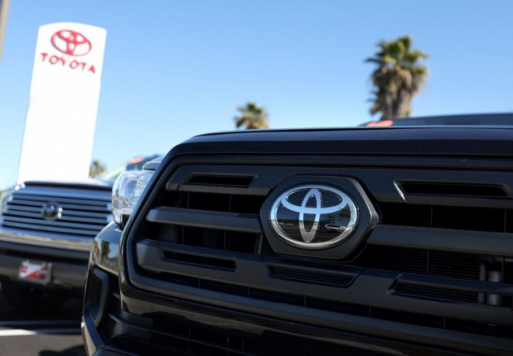 how to, how to reset the maintenance light on a toyota car, truck, or suv