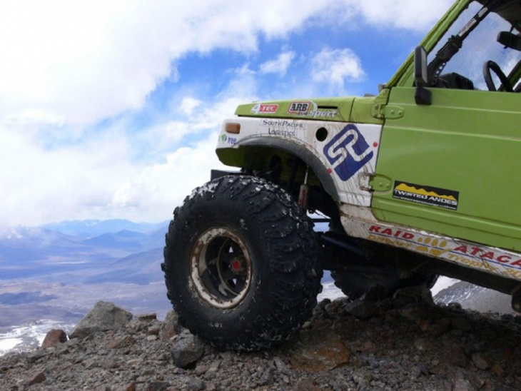 this 1986 suzuki samurai stole an off-road record from a new jeep wrangler