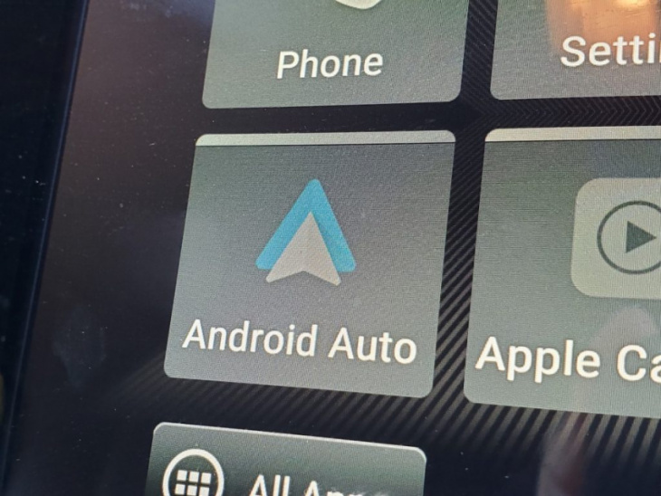 android, google updated android auto to better fit a variety of infotainment systems