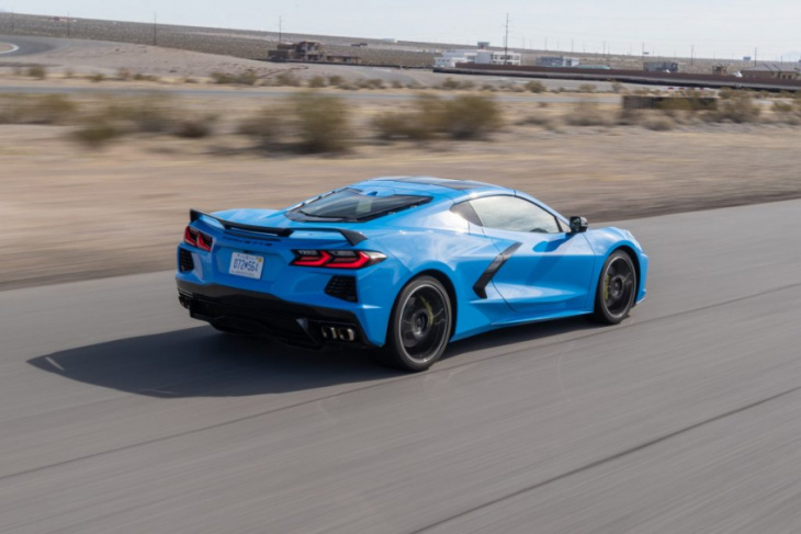 can a 2022 chevrolet c8 corvette keep up with a nissan gt-r nismo?