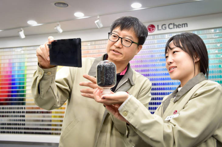 lg chem develops advanced plastic product to prevent spread of flame in ev batteries