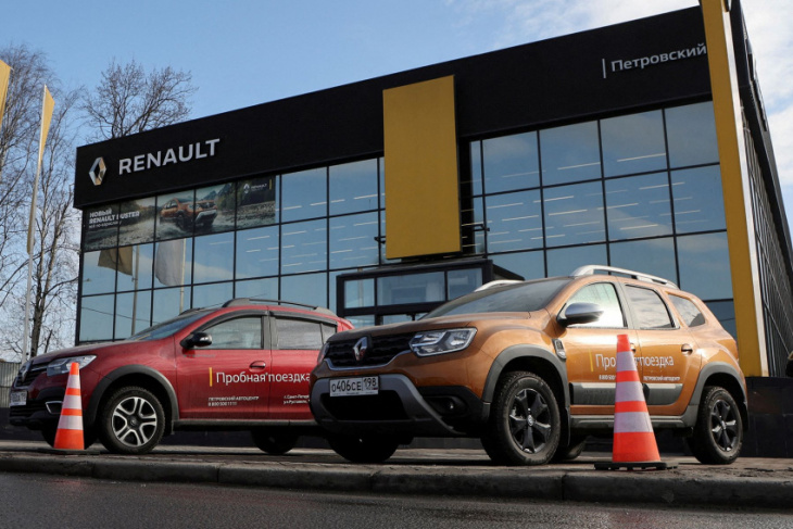 renault sells stake in russian car biz, reportedly for 2 roubles