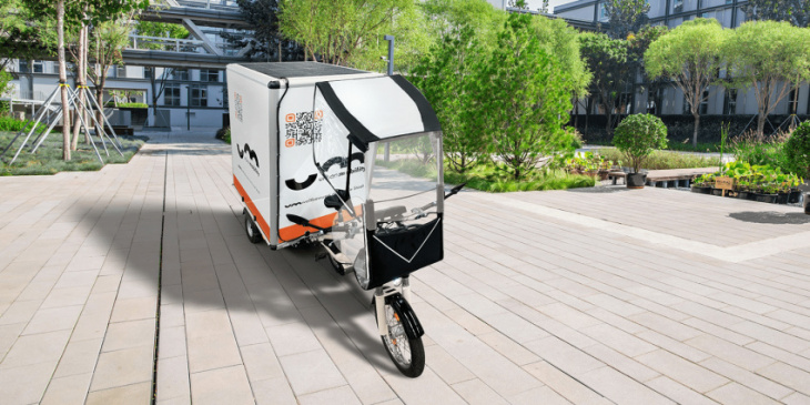 electric cargo bike with integrated solar panels