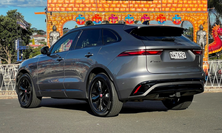 jaguar f-pace r-dynamic se p250 review: look at it with a clean set of eyes