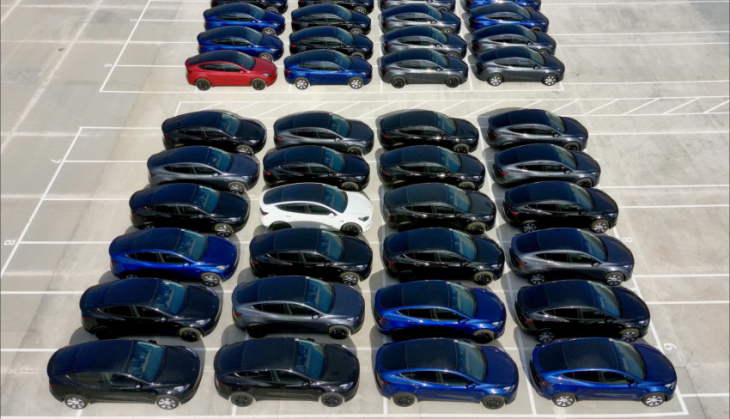 tesla model y standard range with 4680 cells offered to customers near giga texas