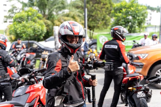 #werideasone colored the streets of every city around the world with ducatisti bikes